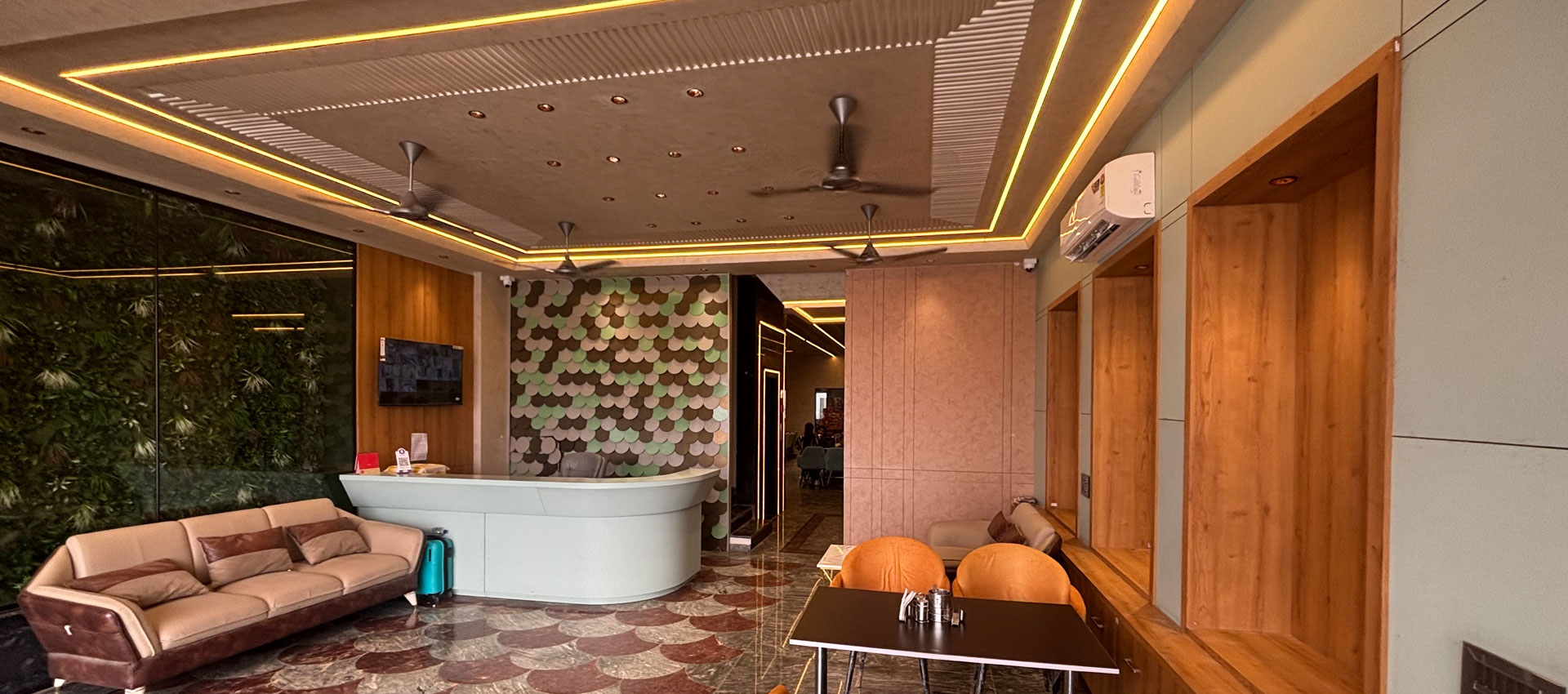 Hotel Dwarkadhish Slider