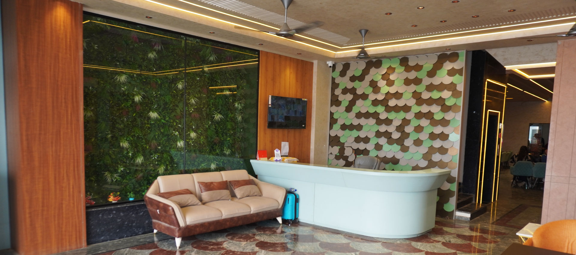Hotel Dwarkadhish Slider